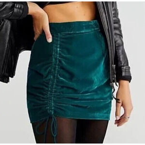 NEW FREE PEOPLE GREEN VIVIENNE VELVET MINI SKIRT SZ 0